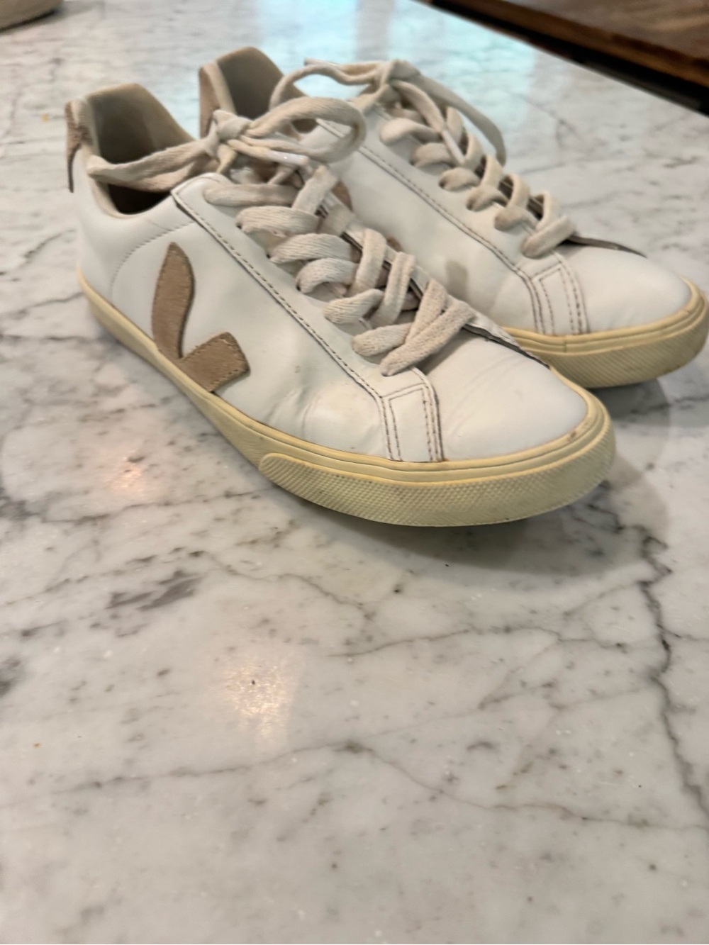 Veja esplar low top white tan sneakers sz 5